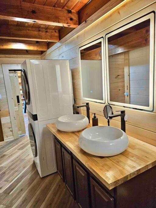 Modern Lake Side Nest• Hotub Fenced Yard King Beds Sevierville Bagian luar foto