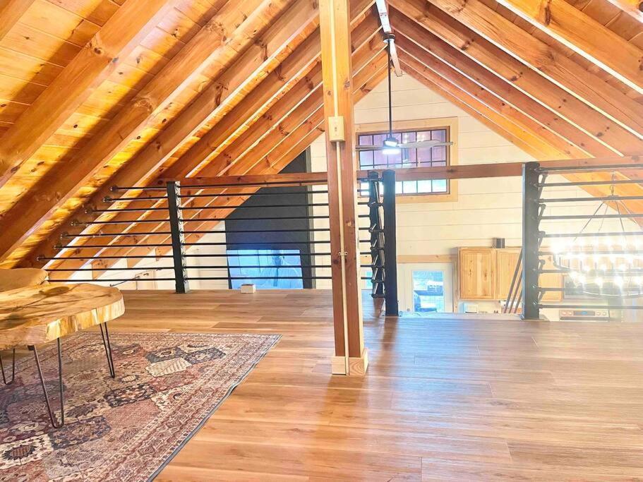 Modern Lake Side Nest• Hotub Fenced Yard King Beds Sevierville Bagian luar foto