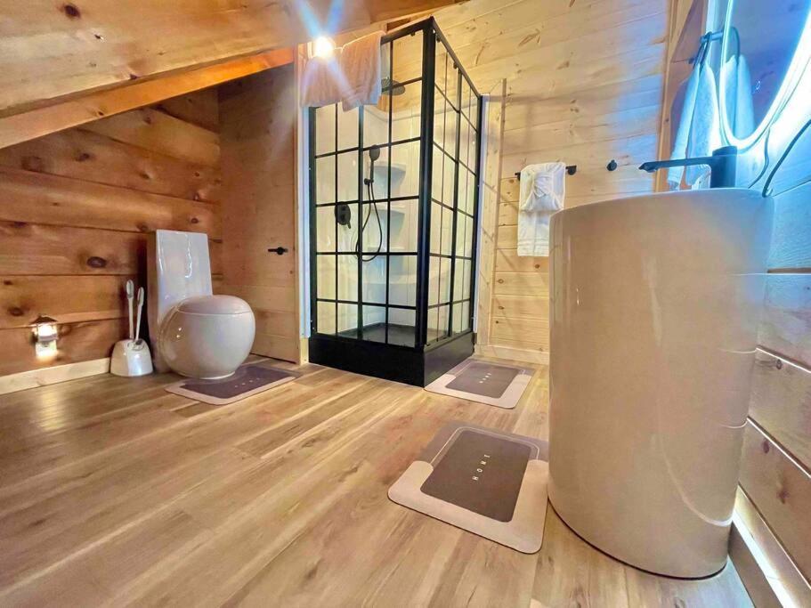 Modern Lake Side Nest• Hotub Fenced Yard King Beds Sevierville Bagian luar foto