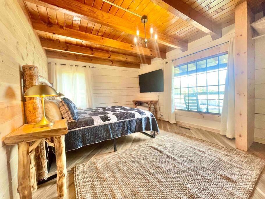 Modern Lake Side Nest• Hotub Fenced Yard King Beds Sevierville Bagian luar foto
