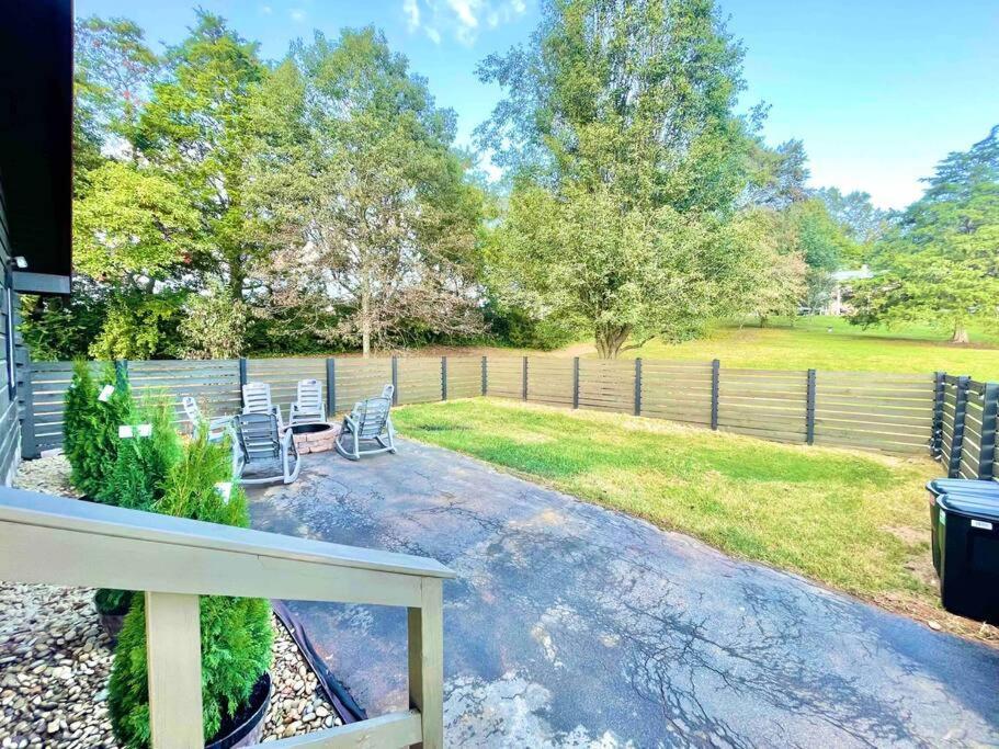Modern Lake Side Nest• Hotub Fenced Yard King Beds Sevierville Bagian luar foto