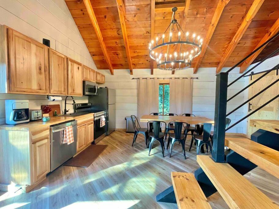 Modern Lake Side Nest• Hotub Fenced Yard King Beds Sevierville Bagian luar foto