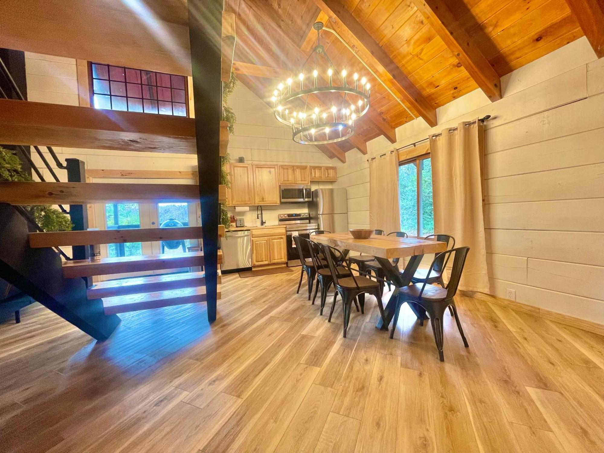 Modern Lake Side Nest• Hotub Fenced Yard King Beds Sevierville Bagian luar foto