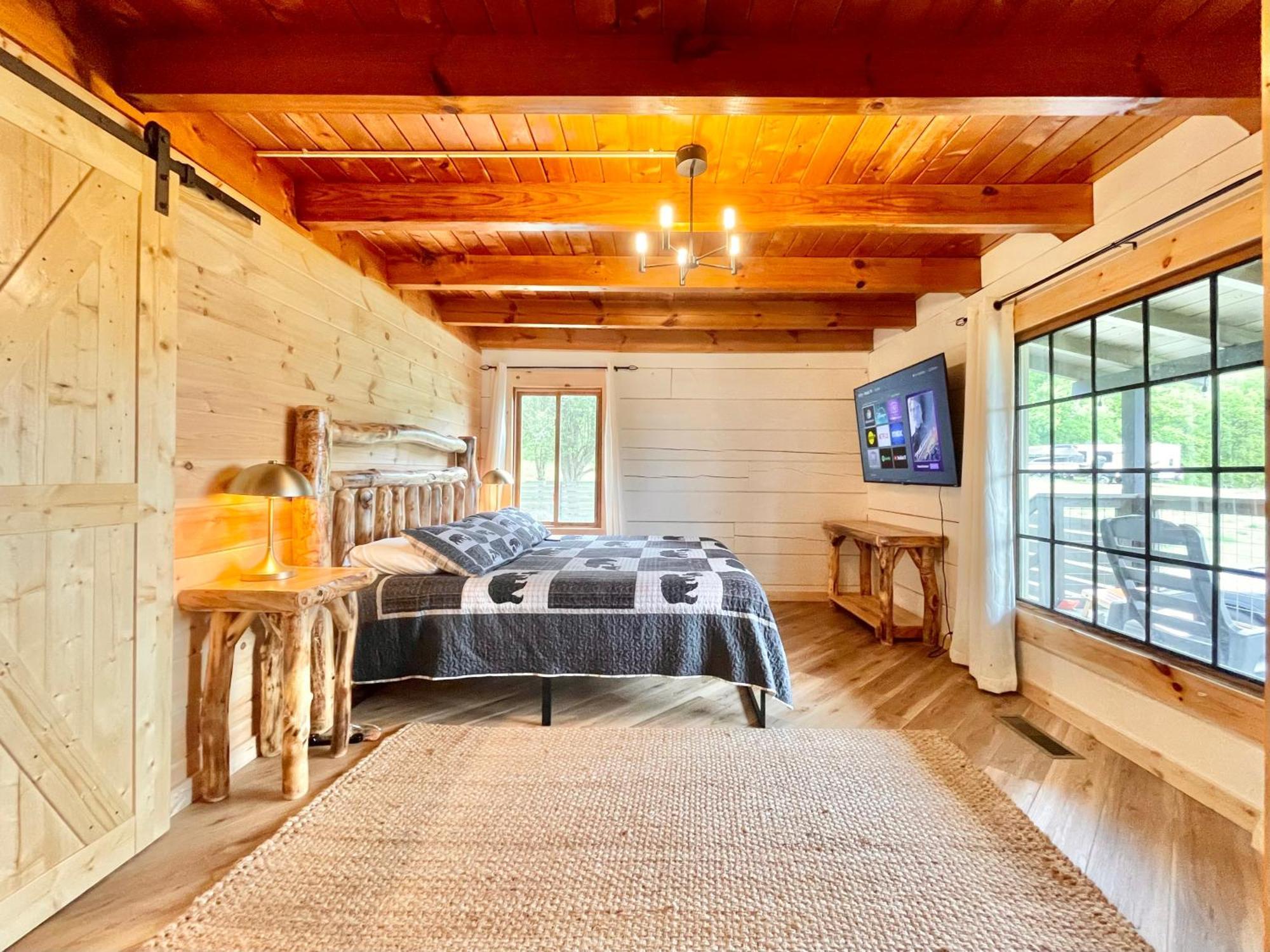 Modern Lake Side Nest• Hotub Fenced Yard King Beds Sevierville Bagian luar foto