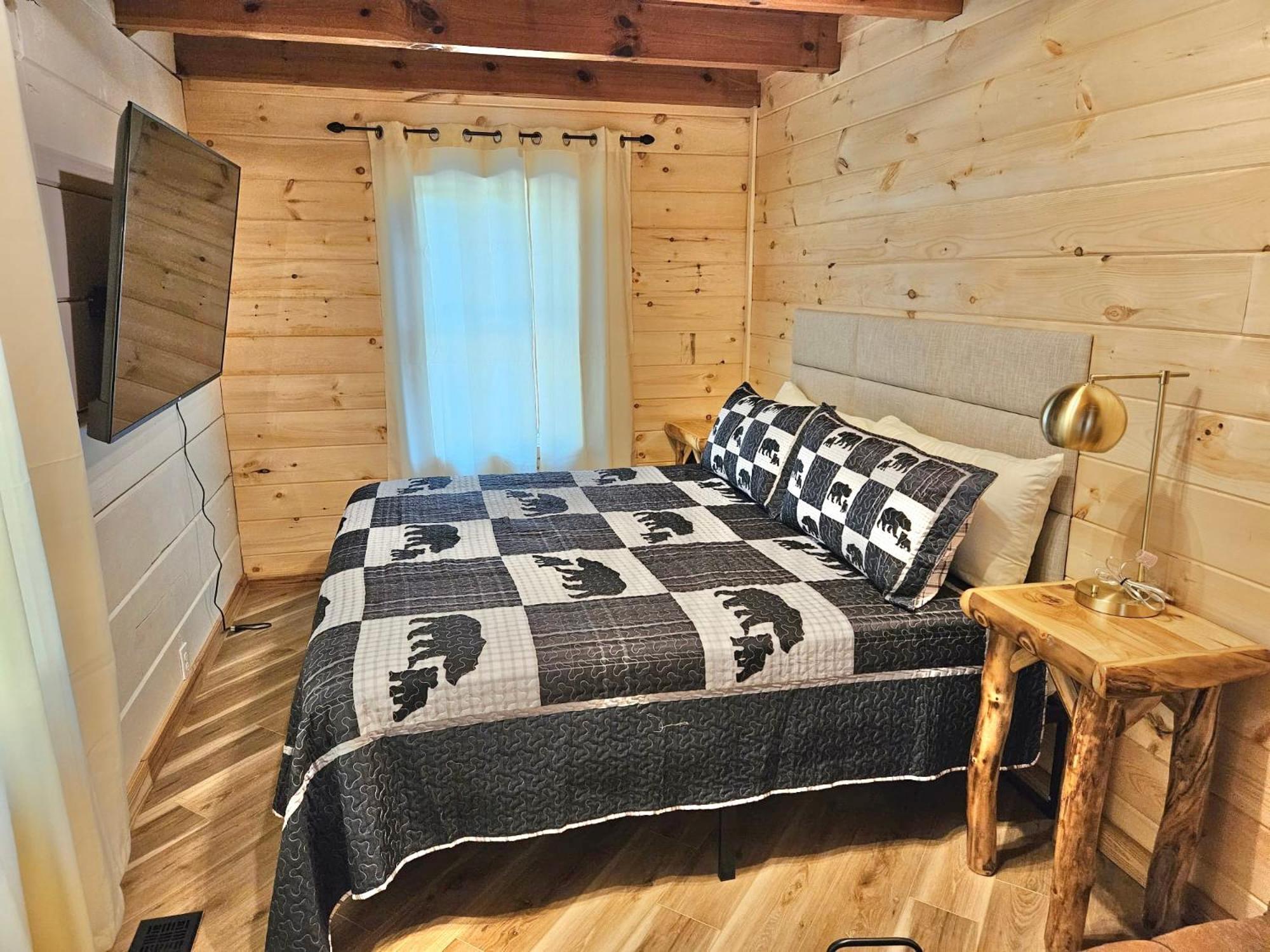 Modern Lake Side Nest• Hotub Fenced Yard King Beds Sevierville Bagian luar foto